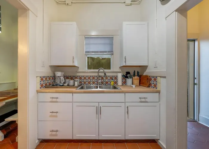 Total Of 2 Bedroom 2 Ba, Your Own Duplex, Near U Of A Holiday home