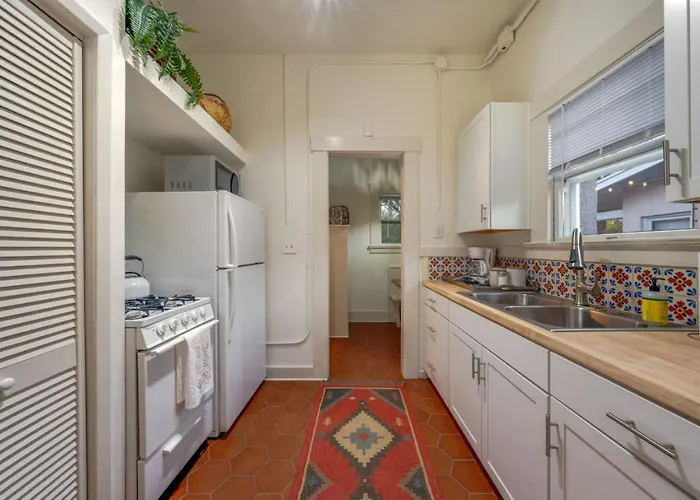 Total Of 2 Bedroom 2 Ba, Your Own Duplex, Near U Of A Holiday home