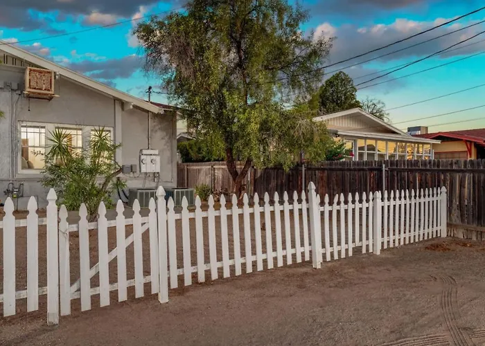 Total Of 2 Bedroom 2 Ba, Your Own Duplex, Near U Of A Holiday home *